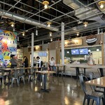 Giovanni's Shrimp - フードホールの様子