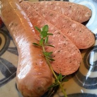 charcoal steak BRASS - ランチのソーセージ…4枚にスライスされていて 皮(袋)が 固いので口に残っちゃいます(/_