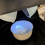 ファンタジースプリングス・レストラン - ウワサのごはんロボ　中で小さいお母さんがごはんをよそってくれてました　大中小選べます