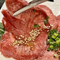 老舗精肉店直送 千種焼肉 飛騨牛の奴隷 千種店 - 肉厚感たっぷり
