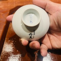 高台寺 丹虎 - 盃の裏にはお店の名前入り