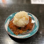 食堂みかん - 残ったイクラに追シャリです。これは中ですが、大、特大は凄いようです。。。