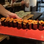 食堂みかん - ウニ並んでます