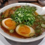 来来亭 - 味玉ラーメン　醤油濃い目、ネギ多め、一味、背脂抜き。