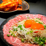 焼肉ホルモン 風土. - キムチと和牛カルパッチョ