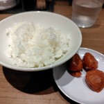 来来亭 - ライス少々。サービスの梅干し。
