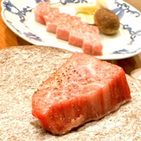 横浜 瀬里奈 浪漫茶屋 - サーロインを石焼きで