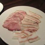 グロリエット - 自家製ハム･ベーコン盛り合わせ￥１２００