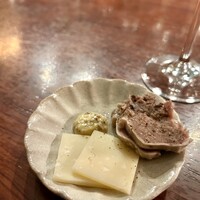 カルネジーオ イースト - 