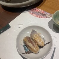 築地 すし Omakase - つぶ貝と鰯