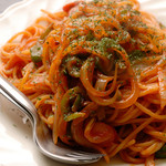 フェアリーズ - 昔ながらのナポリタン(昼)650円(サラダ付)　　　　　　　　　　　　(夜)550円(単品)