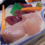 秀丸 - 刺身　新鮮で肉厚