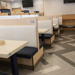 はま寿司 - リニューアル後の店内の様子