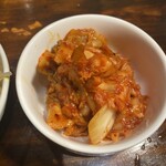炭火焼肉 ホルモン にく式 - キムチ