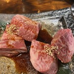 炭火焼肉 ホルモン にく式 - イチボ　ハラミ