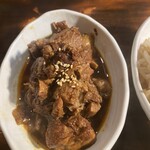 炭火焼肉 ホルモン にく式 - 煮込み