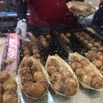築地銀だこ - 油がはねまくって、ガラスにとびちってます❤︎