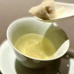茶禅華 - ❻雉雲吞湯　
      〜定番の静岡産雉子ワンタン。鶏とは異なる雉子の毅然とした姿から想像される気品ある旨味に頬が緩む。思い切り噛み締めずとも香りで味わいがわかるというもの。