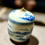 茶禅華 - 上海蟹の紹興酒漬け(雌雄それぞれ1/2)、それぞれの爪の身を解しながら頂く際に手を洗う美しい器。