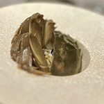 茶禅華 - ❹醉大閘蟹
      〜上海蟹の紹興酒漬け(雌雄それぞれ1/2)、それぞれの爪の身を解しながら頂く。お店によって紹興酒の味わいが異なり、上海蟹の旨味の特徴がでるものだ。小さな脚の身が食べ尽くせないのが残念かな。