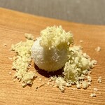 茶禅華 - ⓭デザート
      ・栗のお団子に栗パウダー
      〜栗団子に蒸したての栗パウダーを振りかけて、秋の味覚を味わう。