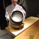 初音鮨 - 羽釜と梅木さん