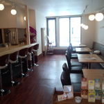 Natural cafe goen - 広くってシックな店内。綺麗で清潔感ある店内です。