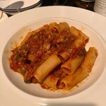 山下食堂 - 鰤とリガトーニのプッタネスカ