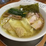 栃木中華そば 神志 - 妻は「チャーシューワンタン麺 塩」てす。ワンタンがとても美味しかったそうです♪