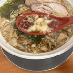 栃木中華そば 神志 - 魚介出汁の甘め醤油スープと背脂が合わさってとても美味しかったです(о´∀`о)