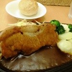 パティスリー・アンピフルリ - 2014/05/24　鉄板ポークデミグラスソース（サラダ、パン、アイス付き900円）