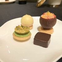 ガストロノミー ジョエル・ロブション - 