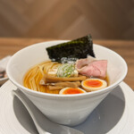 酒肴場 屯 - 津軽煮干し中華蕎麦（味玉入り）¥1000