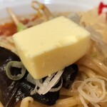 蒙古タンメン中本 - トッピングバター