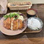 グゥー - 豚ロースのチーズはさみ揚げ定食1500円