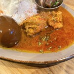 ムムムカリー - ・ケララチキン(南インドテイスト)
      ・アッサム茶葉蚕(台湾風煮卵)