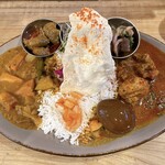 ムムムカリー - ◉本日の2種盛りカレー　1,300円
      ・ケララチキン(南インドテイスト)
      ・ベジタブルタリマンドカレー