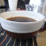 カフェ 崖の上 - セットのコーヒー、ツートーンの器：2009年11月