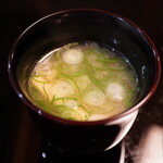 くろぎ - お味噌汁にも蟹で統一