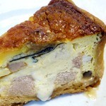 ブランジュリー パリの空の下 - 八戸産のナメタ鰈のキッシュ