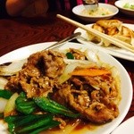 紅太陽 - 牛肉炒め。 値段少し張りますが量あります。 餃子も他店とは一線を画する。