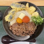 薩摩製麺所 - 期間限定の牛肉釜玉明太子バターうどん（温）