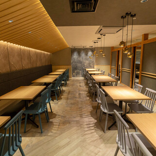 居心地の良いおしゃれな空間、大人数も大歓迎！