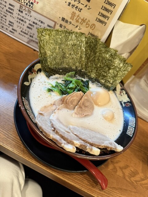 Awa Iekei Ramen Sakaba Shinzan photo 2