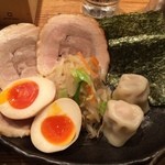 つけ麺屋 やすべえ - やすべえ特製トッピング（アップ）