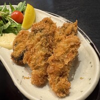 かなわ - カキフライ、ソースとタルタルソースが付いています