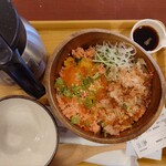 こめらく 海鮮茶漬けとおむすびと。 - 鮭いくらごはん　1030円