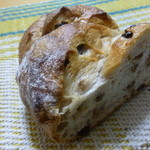 DONQ - 白ぶどうとクルミ 1/2 ¥216