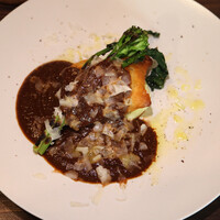 Osteria Falco - A5ランク伊万里牛ホホ肉の赤ワイン煮込みパイ包み焼き