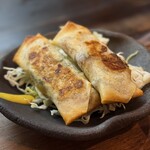お好み焼き 城土井 - 「春巻き」 (*´ч`*) ｳﾝﾏッ！ 大葉が爽やか、椎茸うまい！